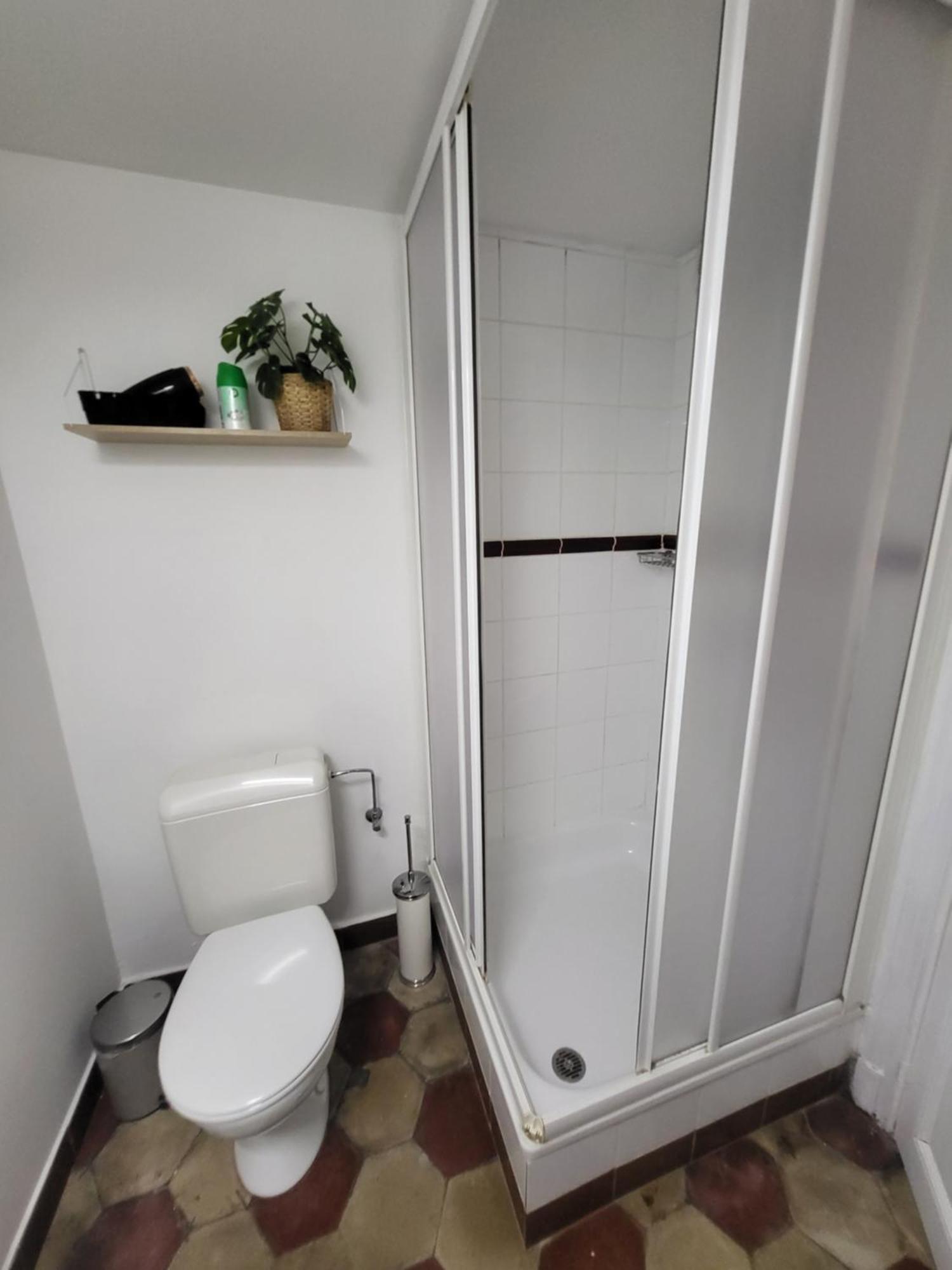 Brussels Bed & Blockchain Private Rooms With Shared Bathroom Etterbeek Room photo