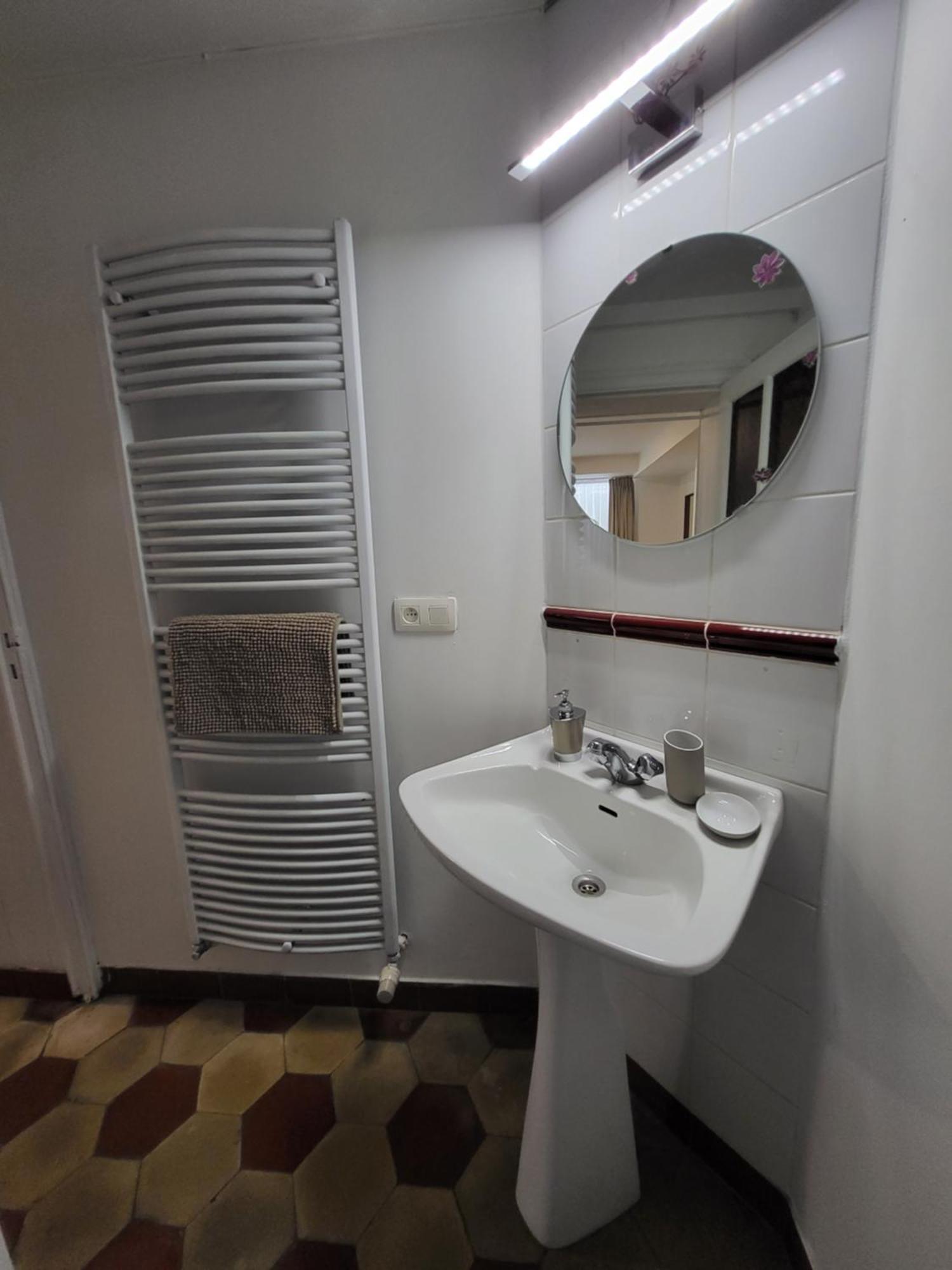 Brussels Bed & Blockchain Private Rooms With Shared Bathroom Etterbeek Room photo